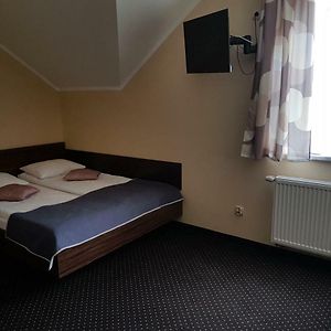 Pokój z łóżkiem king-size
